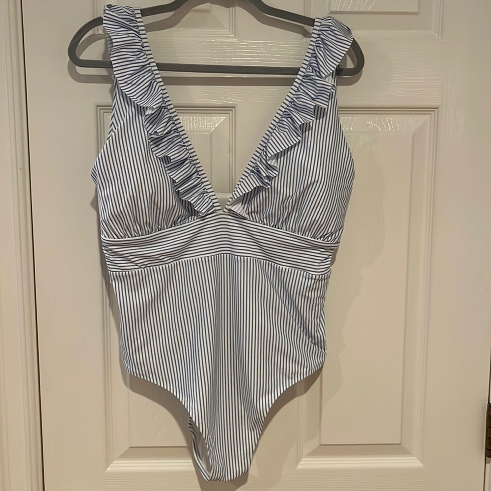 NWT H&M padded swimwear size XL